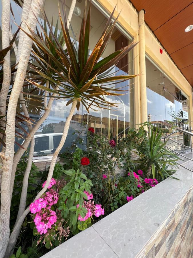 أجنحة ورد للوحدات الفندقية Khamis Mushait Exterior foto